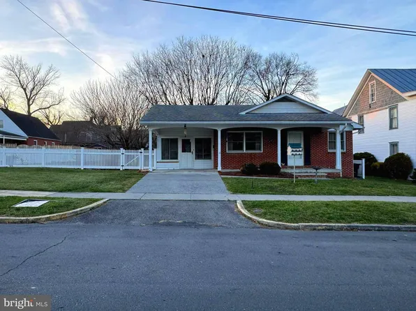231 N Grafton St, Romney, WV 26757