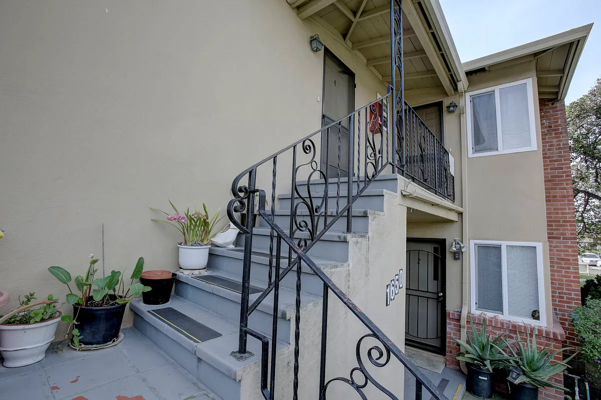 2 bed, 1.0 bath, 700 sqft, $2,295 — Photo 2