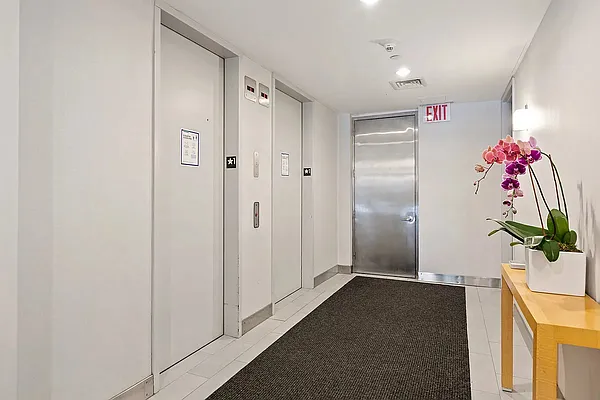 Rented by EASYRENT REALTY LLC | media 25