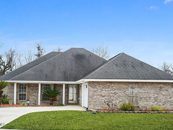 3rd image of 524 Hickory Dr