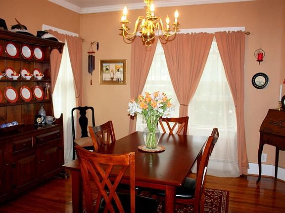 5th image of 228 Malden Tpke