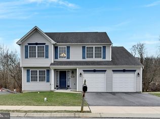 53 Calais Dr, Reading, PA 19605