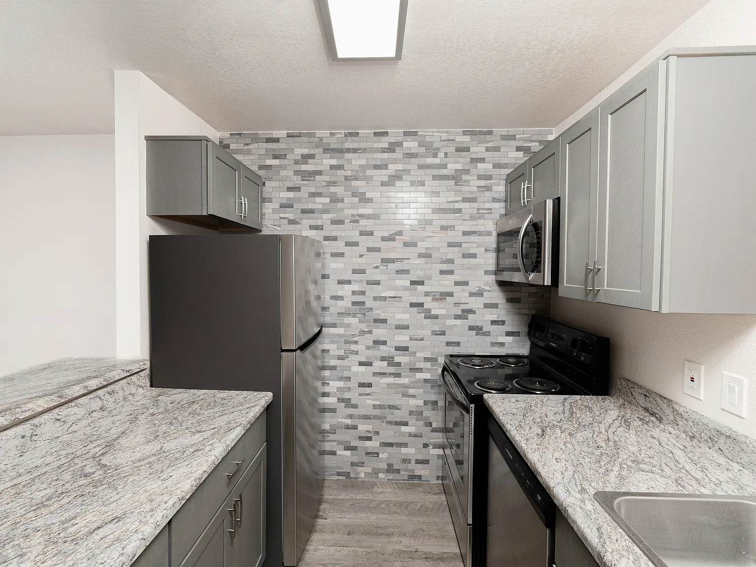Hillcrest 90 — Photo 1