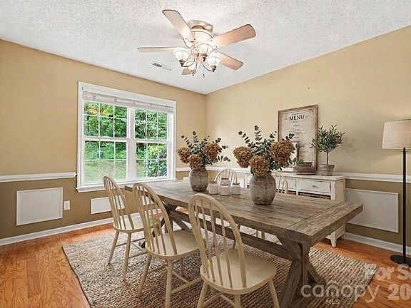 3rd image of 1805 Lillian Ln