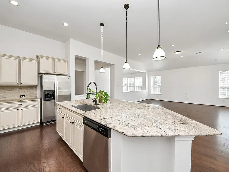 1947 Parnevik Pl — Photo 13