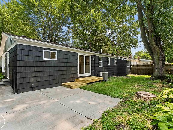 5th image of 367 Sherwood Ln