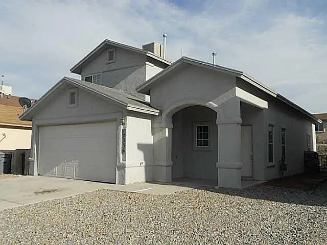 3 bed, 2.5 bath, 1579 sqft, $1,600 — Photo 1