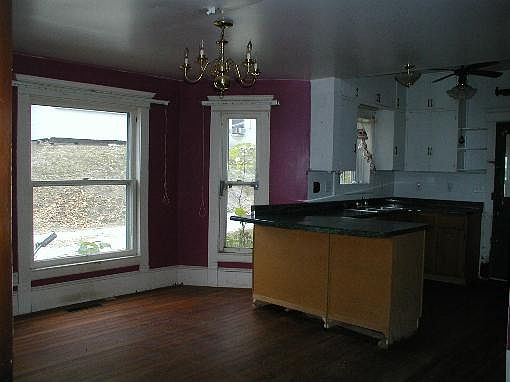4th image of 200 S Broadway St
