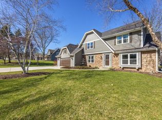 W276N2698 Chicory Ln, Pewaukee, WI 53072