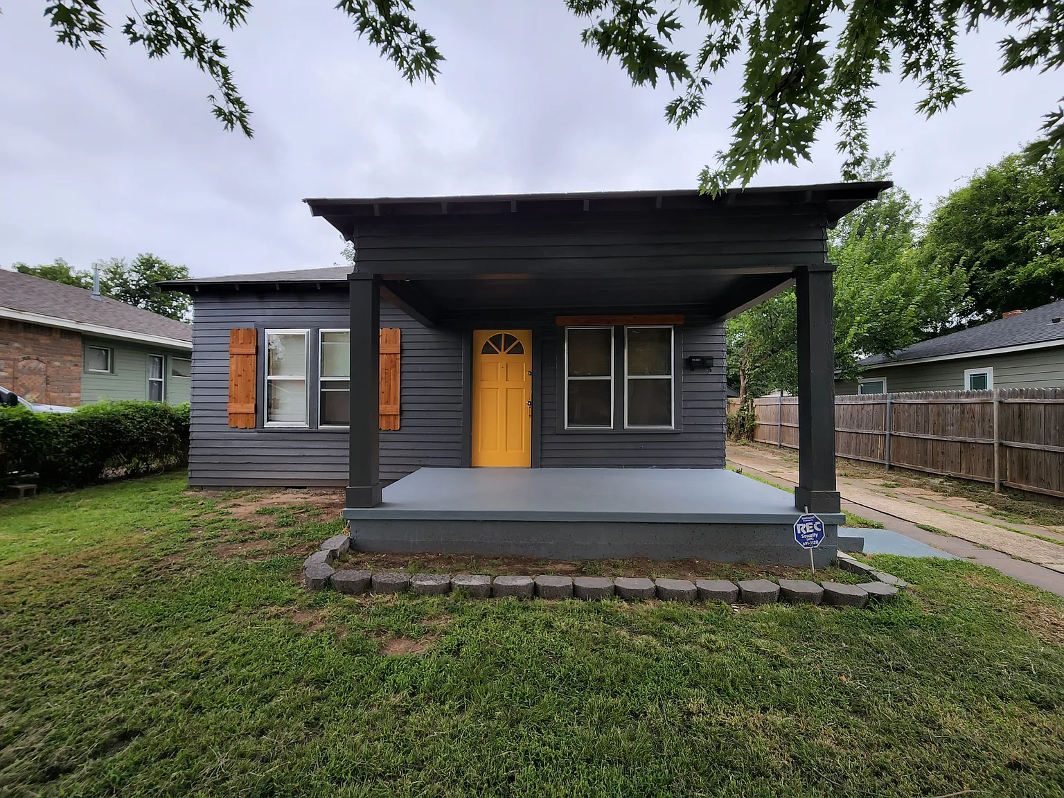 2 bed, 800 sqft, $1,290 — Photo 1