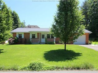32 White Rock Dr, Hurricane, WV 25526