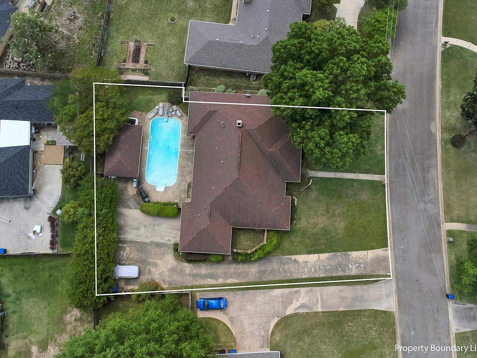 1st image of 902 Kingsbury Ct
