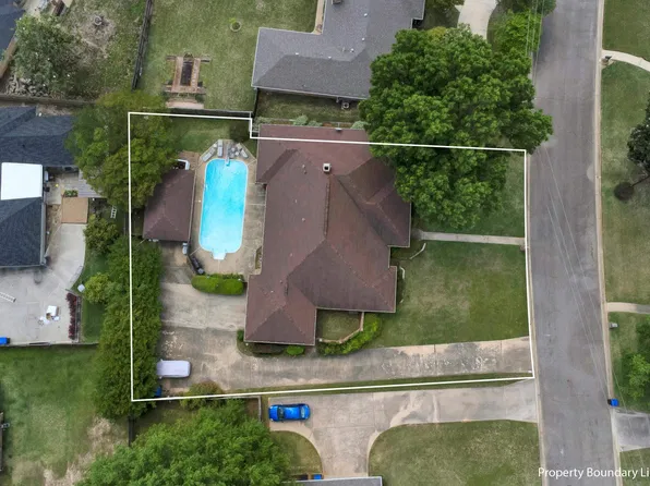 902 Kingsbury Ct, Longview, TX 75604