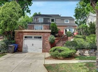 557 Morse Ave, Ridgefield, NJ 07657