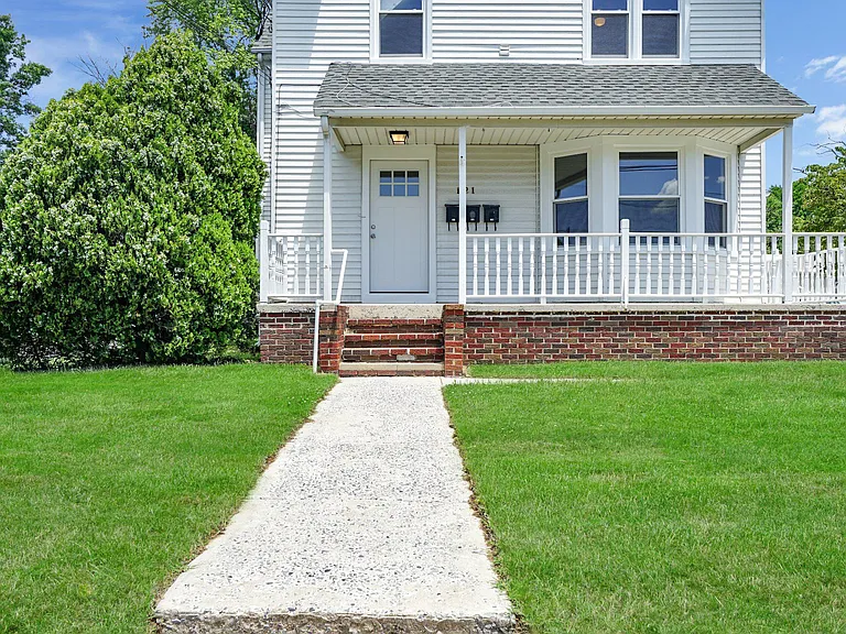 121 E Browning Rd #2 — Photo 3