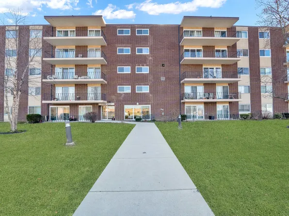 5300 Walnut Ave APT 9D, Downers Grove, IL 60515