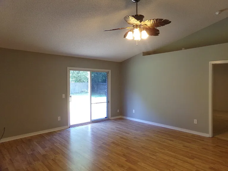 8454 Ferlon Ave — Photo 5