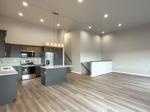 4th image of 3240 36th Ave S