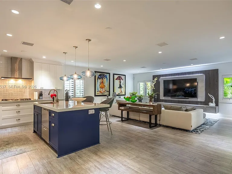 231 Fluvia Ave — Photo 3