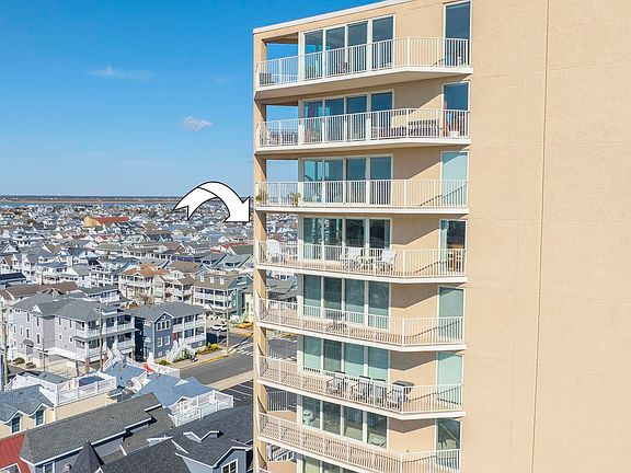 5th image of 322 Boardwalk #1100