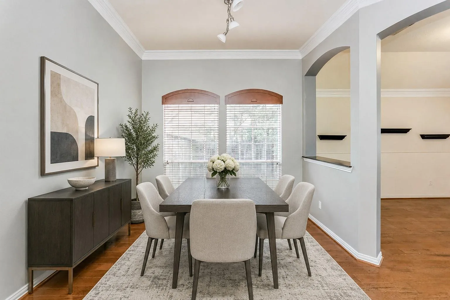 3 bed, 2.0 bath, 2256 sqft, $2,700 — Photo 4