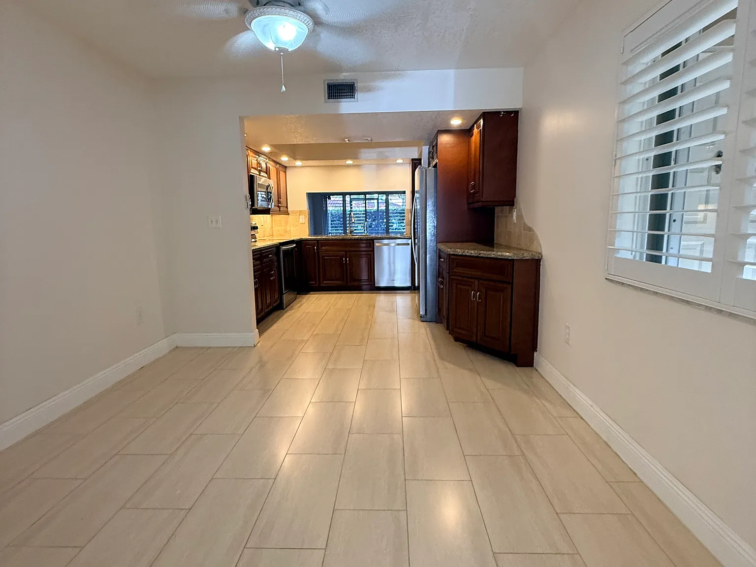 3 bed, 2.5 bath, 1560 sqft, $3,200 — Photo 4