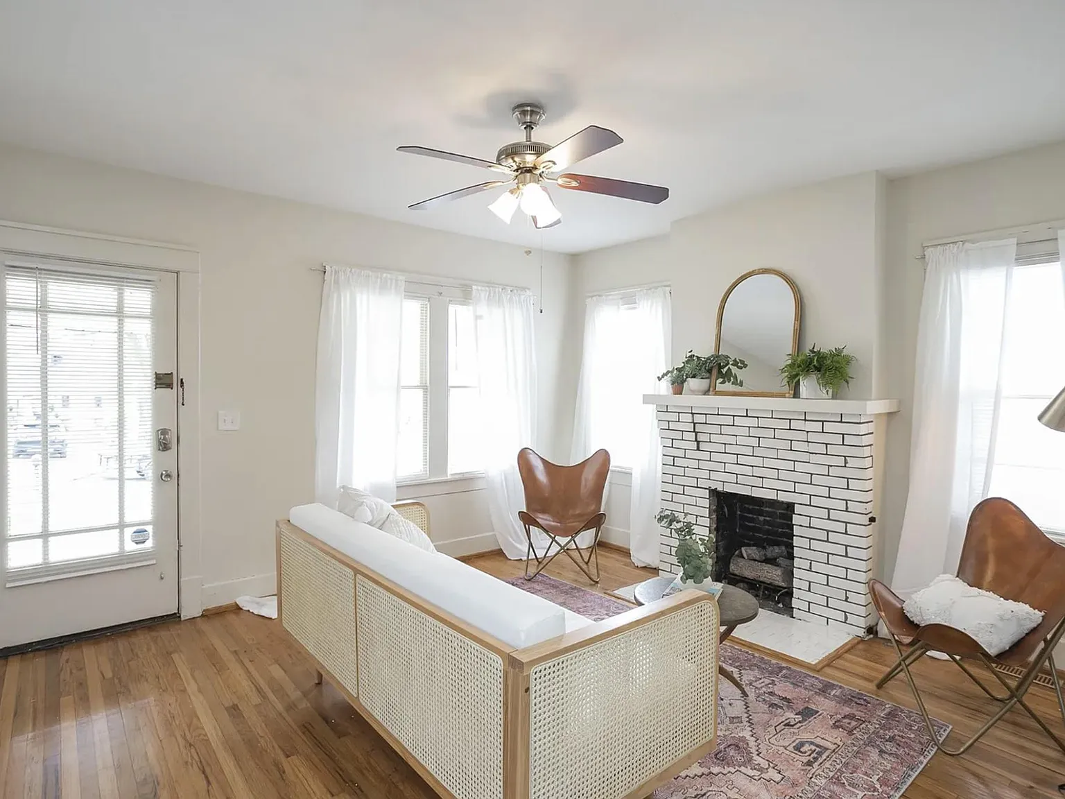 2 bed, 1.5 bath, 1200 sqft, $2,400 — Photo 3