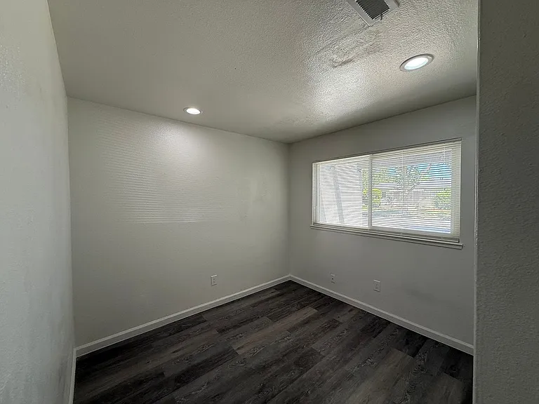 Downey Ave — Photo 12