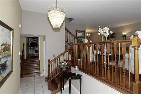 2022 E Ivy Ln photo 1
