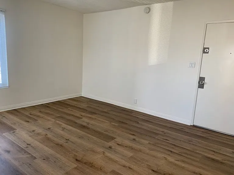 4050 W El Segundo Blvd — Photo 9