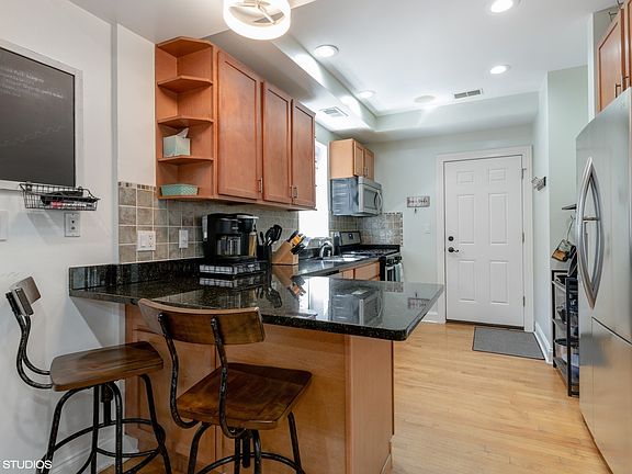 4th image of 2935 W Rosemont Ave APT 1