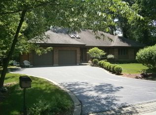 1001 Merry Ln, Oak Brook, IL 60523