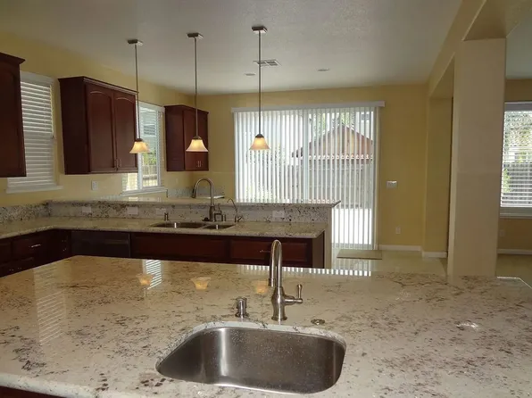 1210 Imperial Lily Dr, Patterson, CA 95363