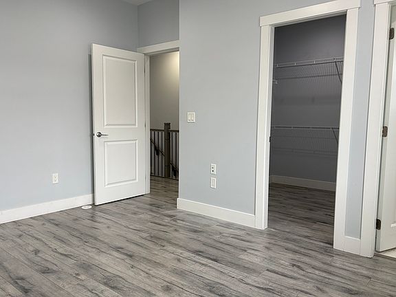3rd image of 826 Cadder Ave Unit 1