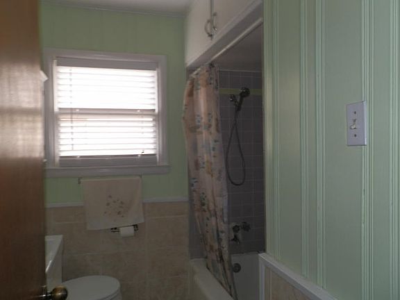 4th image of 709 Sharon Dr