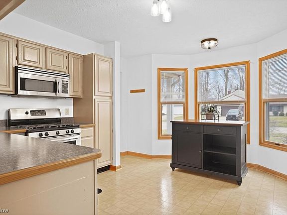 2nd image of 313 Loyola Dr