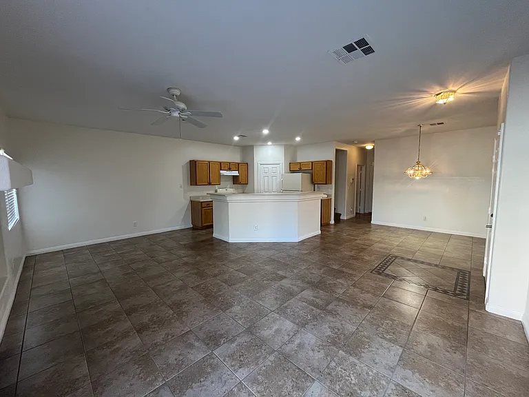 Living room/ dining room