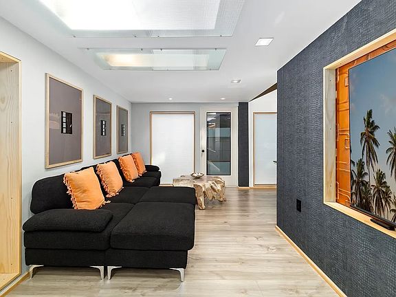 5th image of 603 38th St W #A