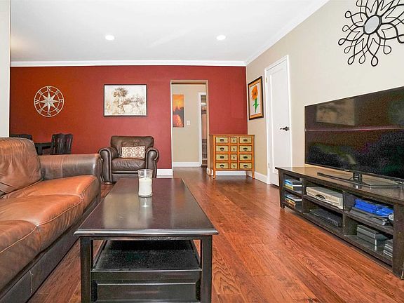 3rd image of 275 Maple Ave APT 1F