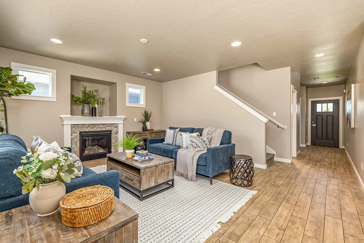Building Photo - 2581 E Cliffstone Dr