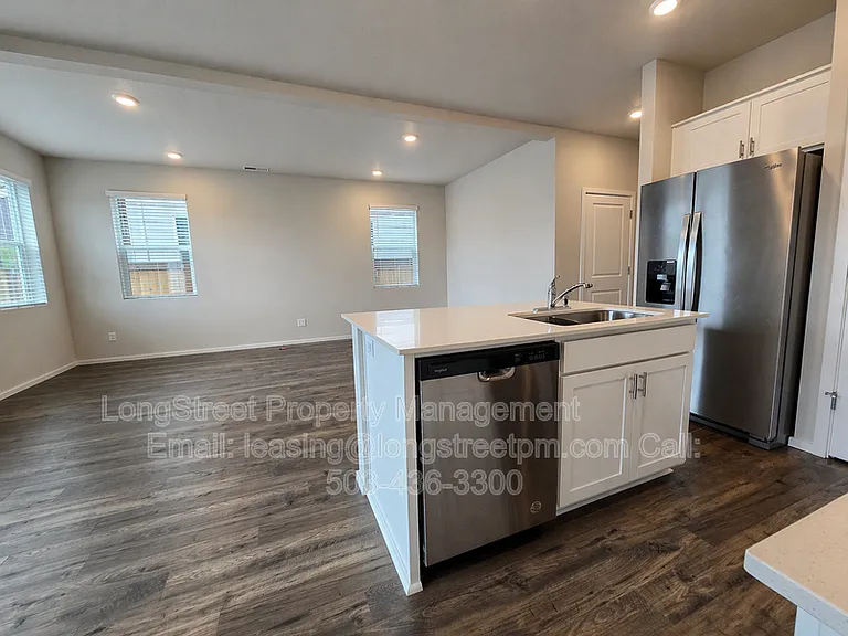 412 Lost Lake St NE — Photo 12