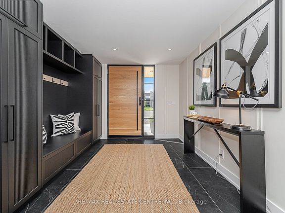 4th image of 772 Banting Ct