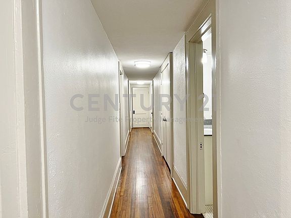 5th image of 420 W Franklin St APT 4