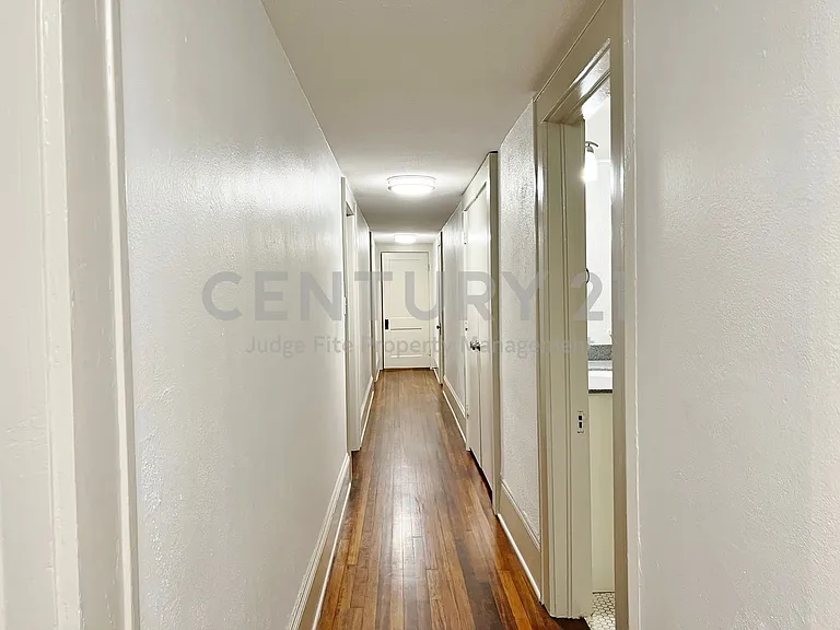 420 W Franklin St #4 — Photo 5