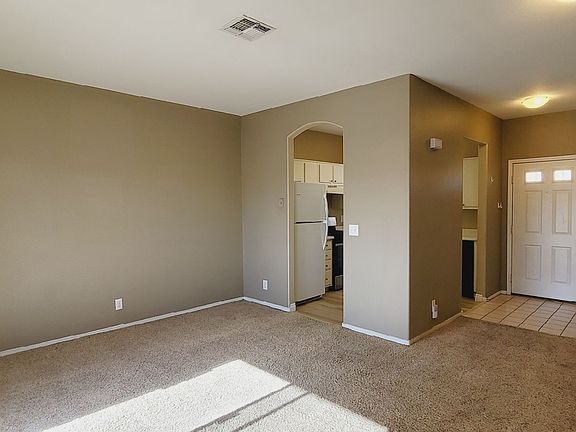 3rd image of 1900 N Torrey Pines Dr #1