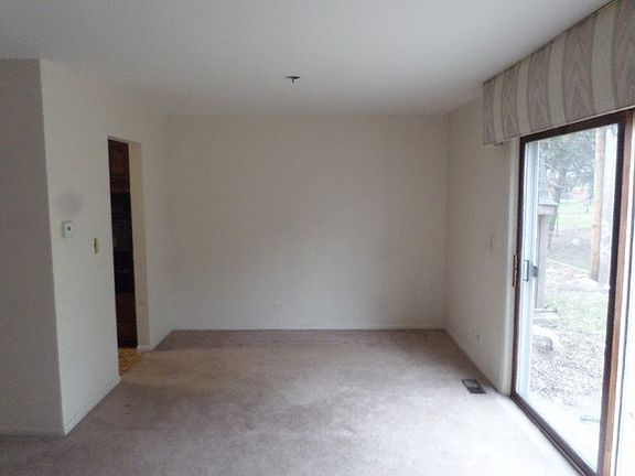 4th image of 8411 Lotus Ave