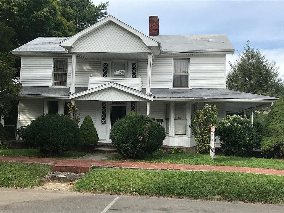 1st image of 402 W Main St