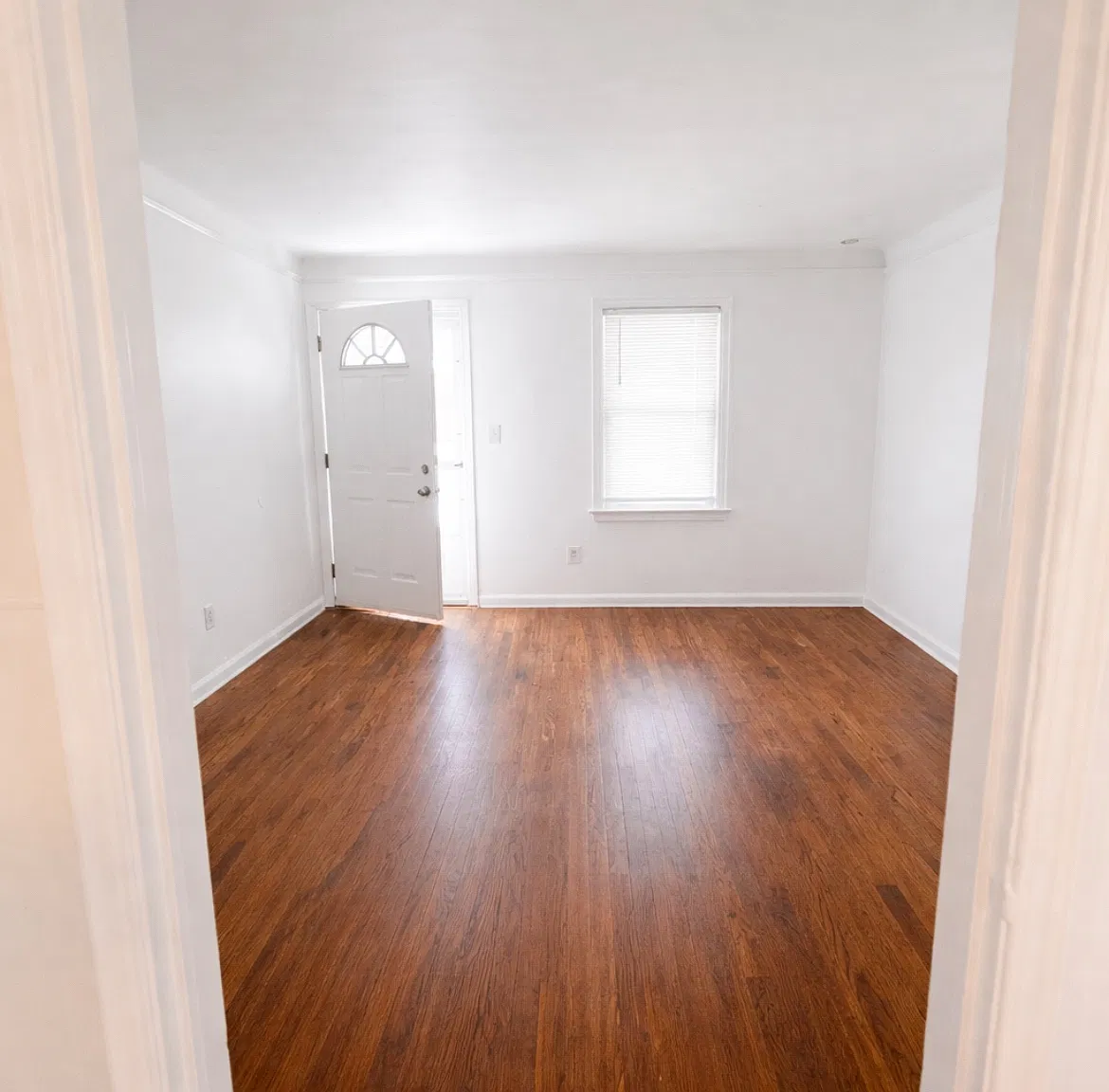 2 bed, 744 sqft, $1,300 — Photo 4