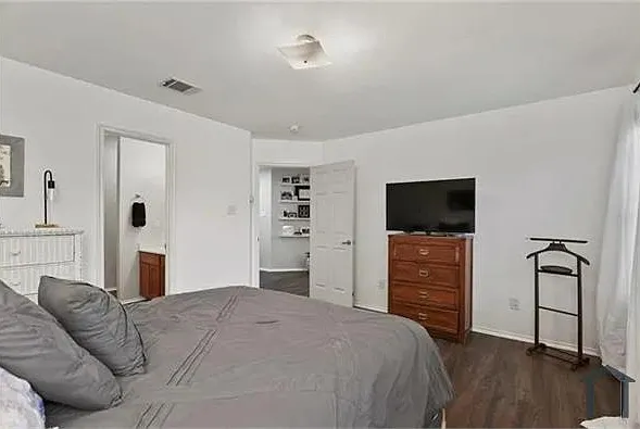 2026 Kingsbridge Dr — Photo 12