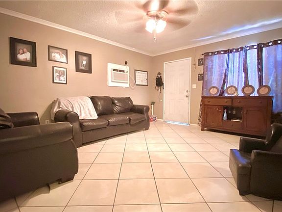 4th image of 14683 Chatsworth Dr